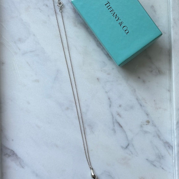 HP! ππ Tiffany & Co. Elsa Peretti Teardrop Pendant in Sterling Silver - Picture 3 of 11